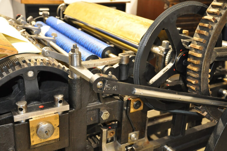 Warsztaty typograficzne na unikalnej maszynie drukarskiej z XIX wieku